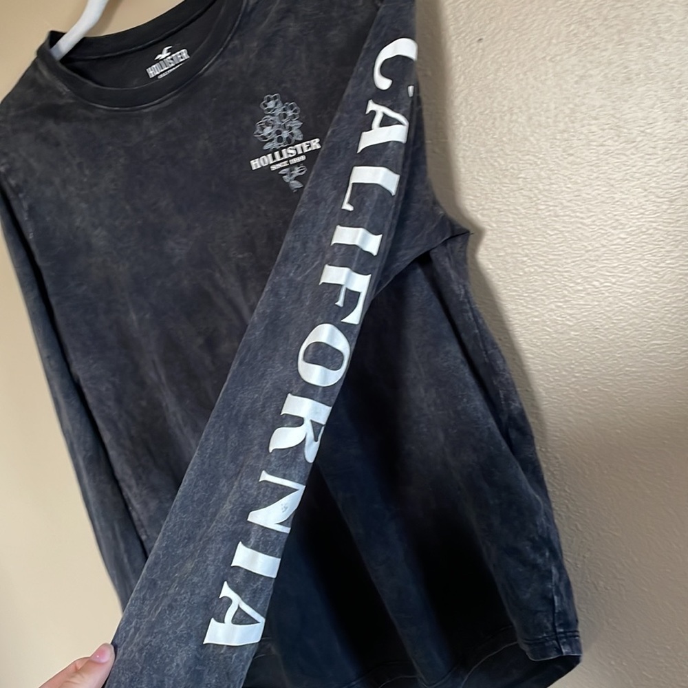 •HOLLISTER SHIRT• - Picture 3 of 4